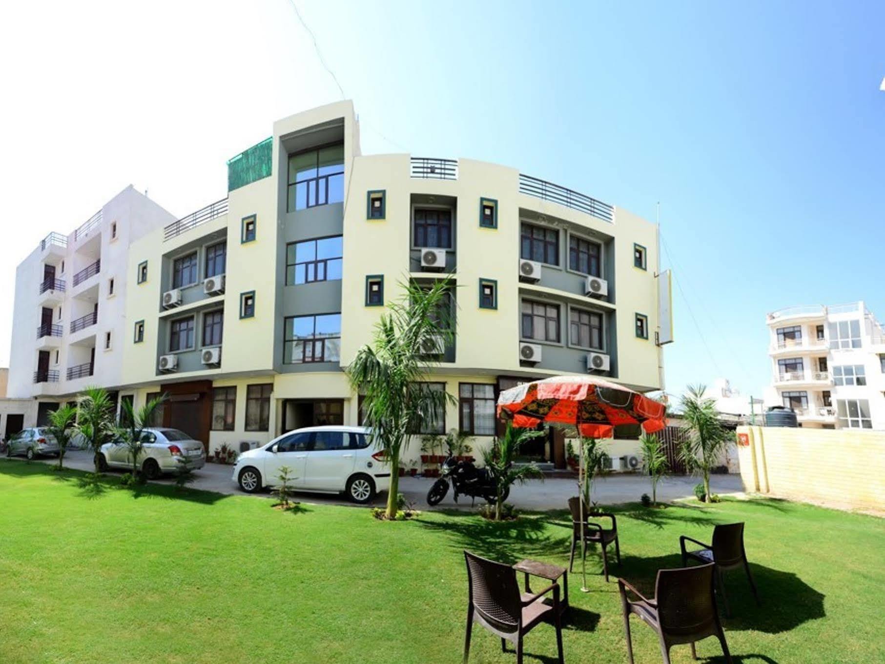 Hotel Olive & Blue - Govt Approved Hotel Near Delhi Airport Ню Делхи Екстериор снимка